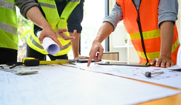 ¿Puede modificarse un contrato público en ejecución?