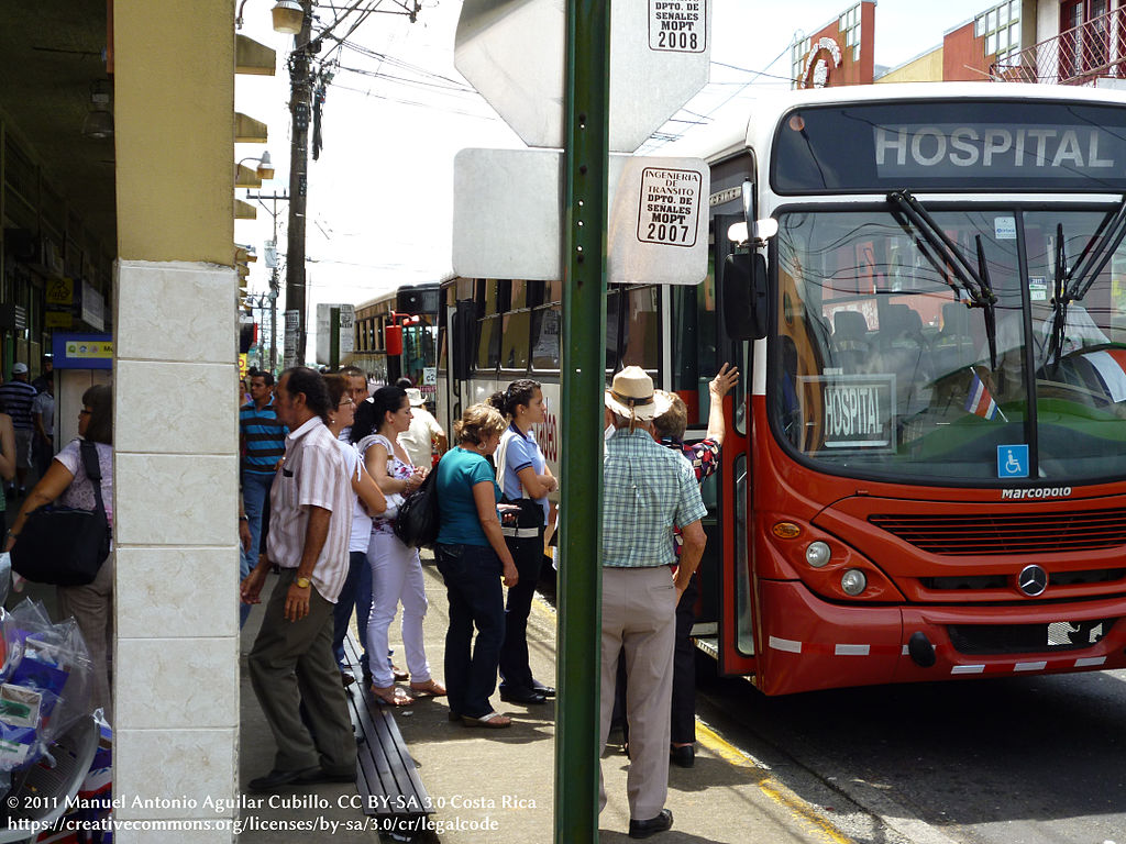 El servicio de buses en Costa Rica funciona mediante concesiones.